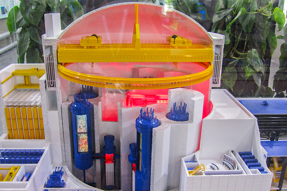 工业设备模型示例