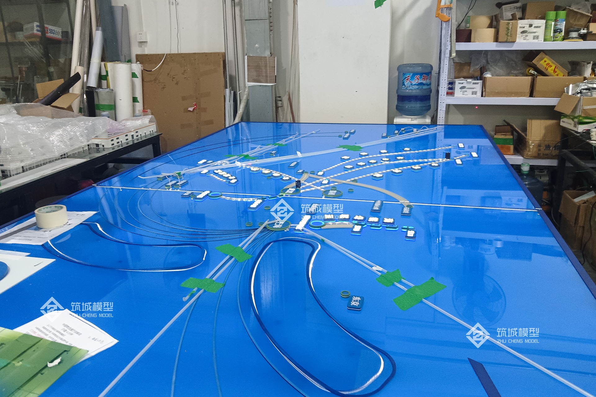 中国物流模型制作中 筑城世纪工程师正在制作中国物流集团多式联运沙盘模型(制作过程实拍)